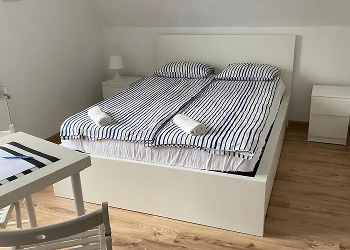 Lebska 24 民宿 莱鲍